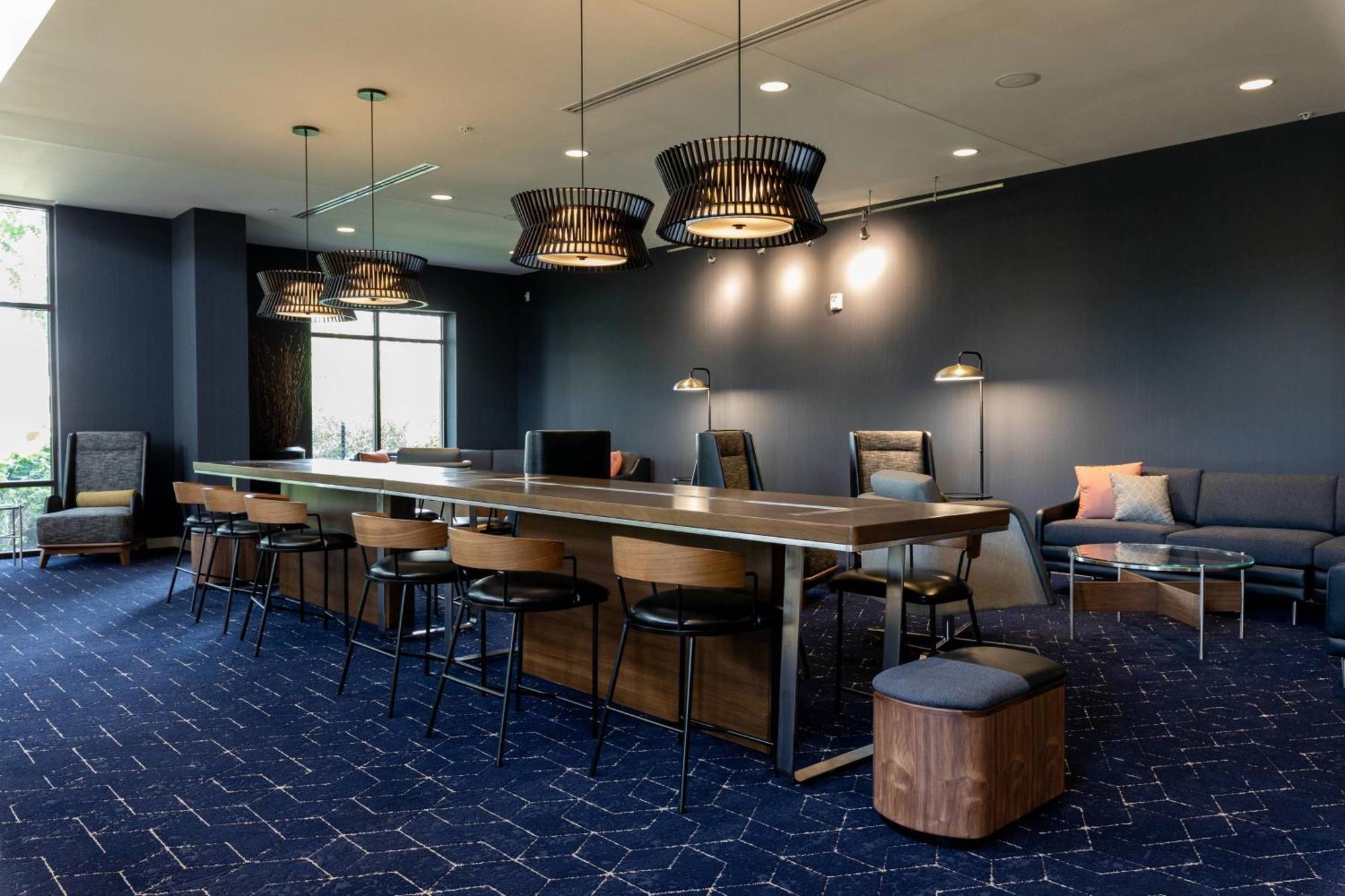 Courtyard By Marriott Midtown/rookwood