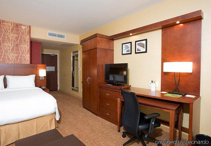 Courtyard By Marriott Midtown/rookwood Cincinnati